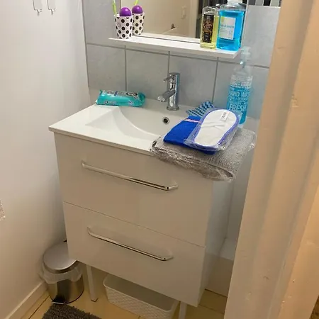 Appartement Paris Sud-porte De Mignon T2 250 M De Paris *